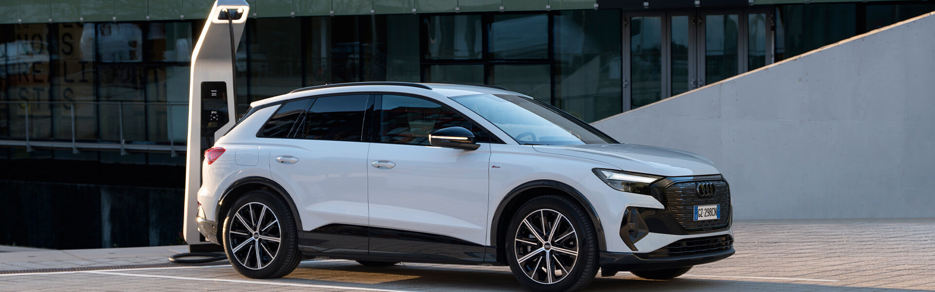Slider 1600X640 2401 Q4 Etron 45 S Line Edition (1)