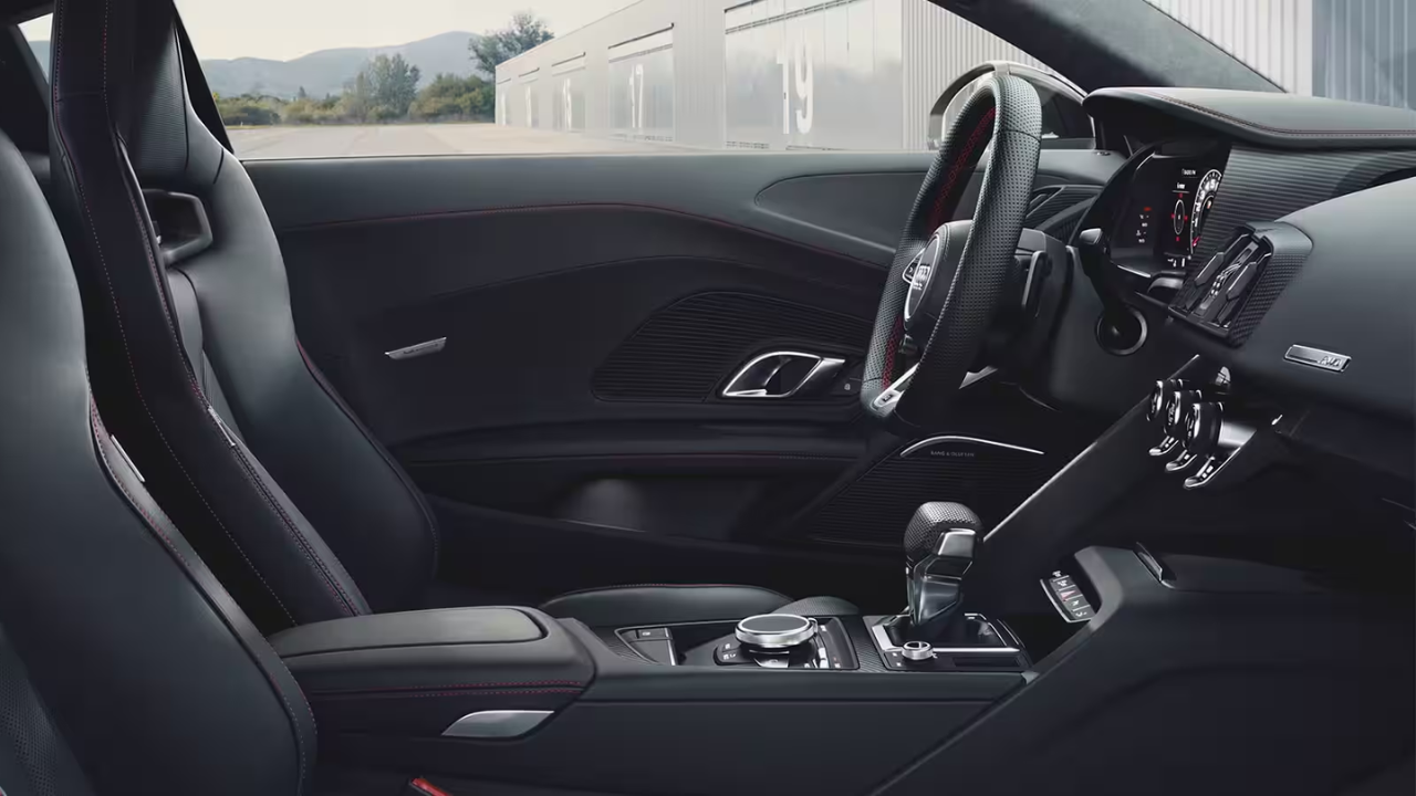 Scopri Audi R8 Coupé V10 Performance RWD a Massa e La Spezia