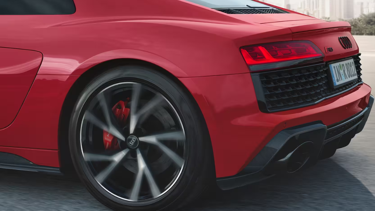 Scopri Audi R8 Coupé V10 Performance RWD a Massa e La Spezia